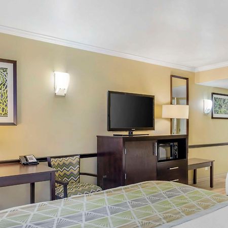 Best Western Canoga Park Motor Inn Лос-Анджелес Экстерьер фото