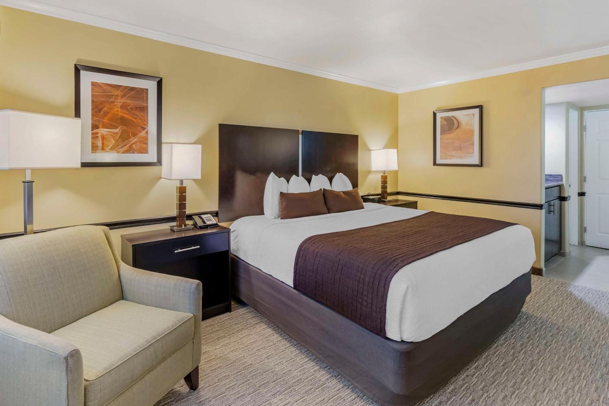 Best Western Canoga Park Motor Inn Лос-Анджелес Экстерьер фото