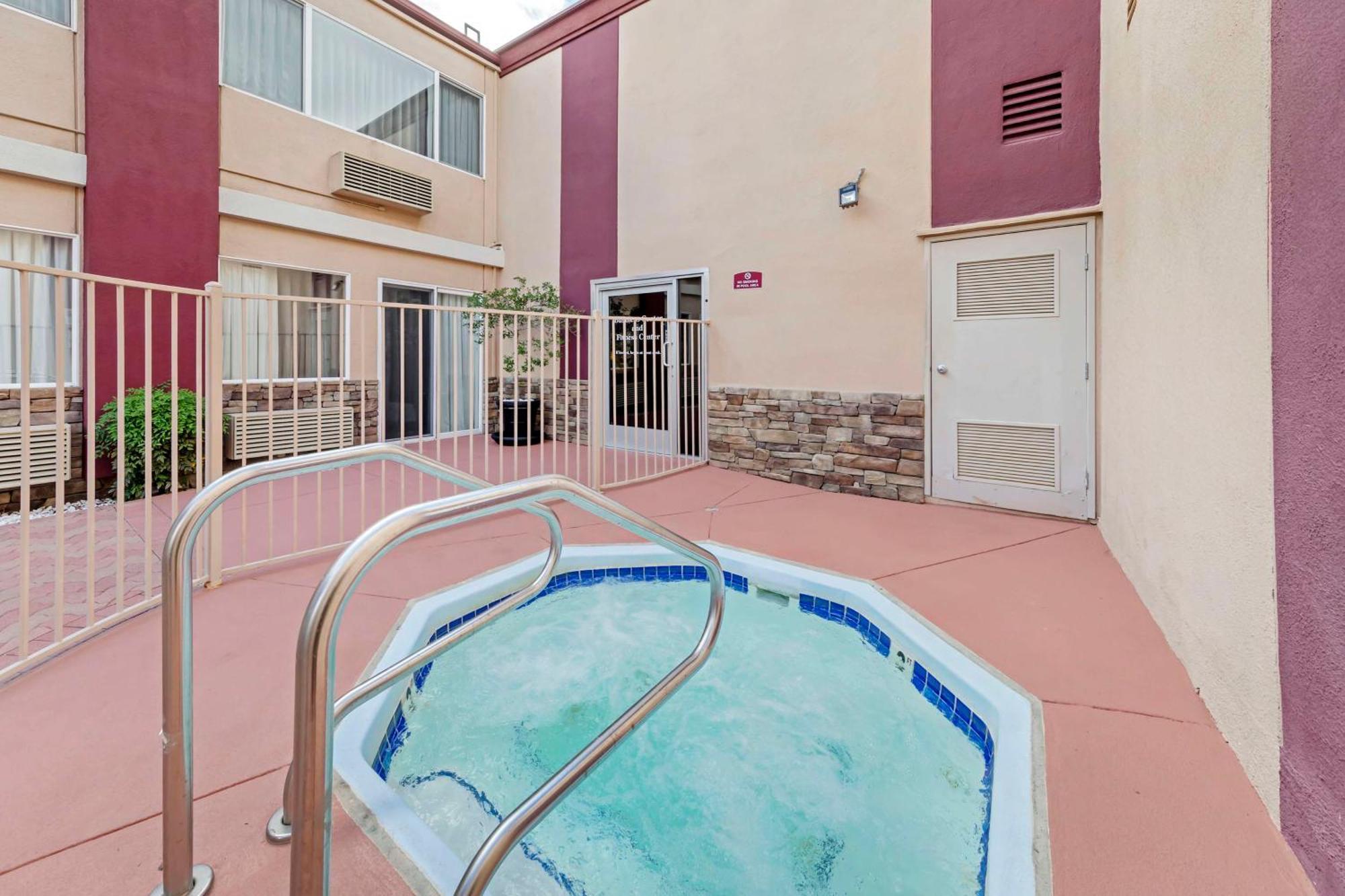Best Western Canoga Park Motor Inn Лос-Анджелес Экстерьер фото