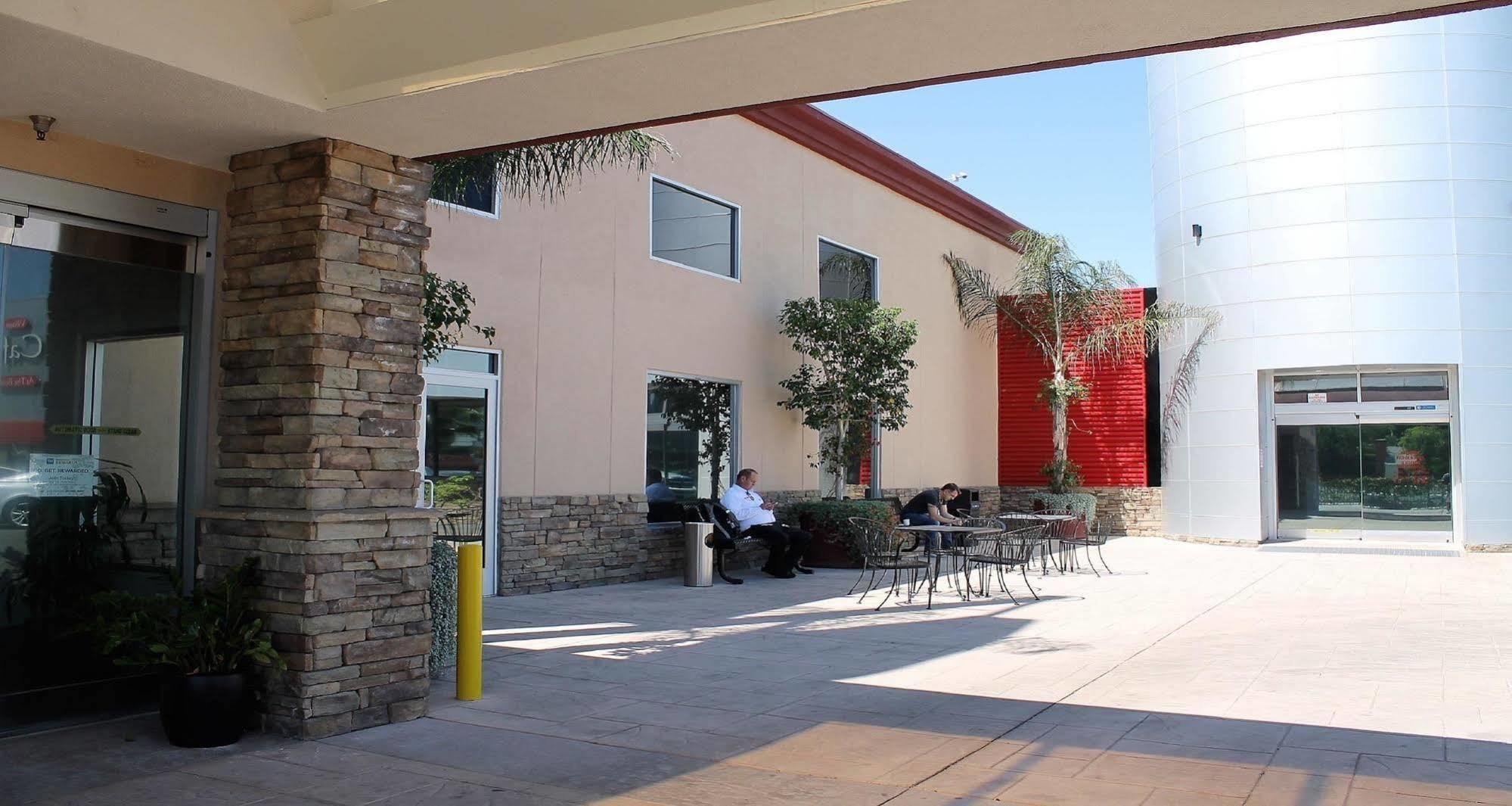 Best Western Canoga Park Motor Inn Лос-Анджелес Экстерьер фото